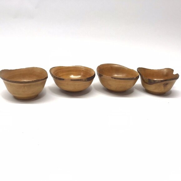 Set of 4 Vintage Miniature Handmade Wood Bowls? Engraved - Picture 5 of 6